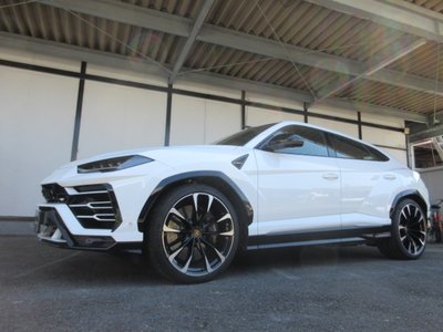 LAMBORGHINI URUS - 1