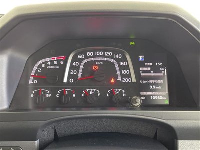 TOYOTA LAND CRUISER 70 - 8