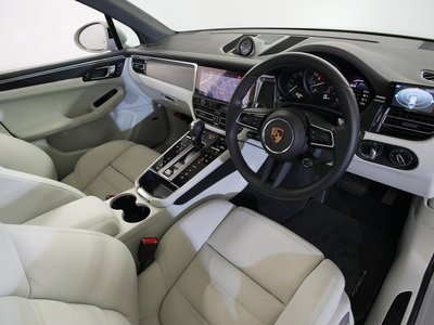 PORSCHE MACAN - 9