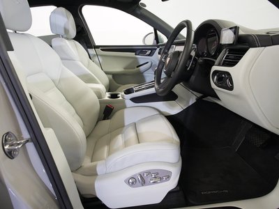 PORSCHE MACAN - 2