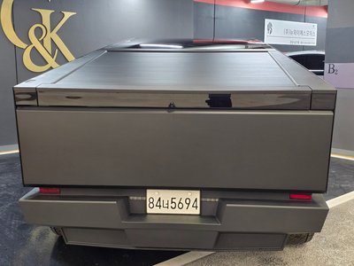 TESLA CYBERTRUCK - 3