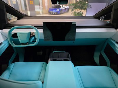 TESLA CYBERTRUCK - 4