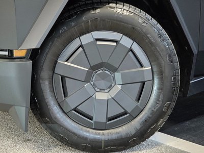 TESLA CYBERTRUCK - 6
