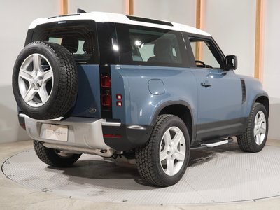 LAND ROVER DEFENDER - 9