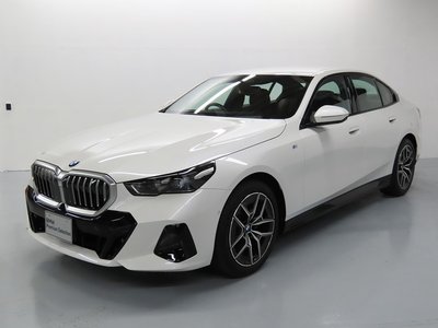 BMW 5 SERIES - 1