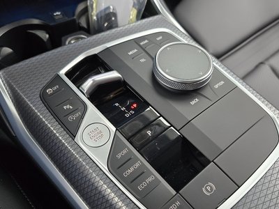 2025 BMW 3 SERIES 照片 9