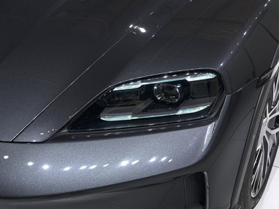 2025 Porsche TAYCAN thumbnail 13
