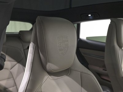 2025 Porsche TAYCAN thumbnail 29