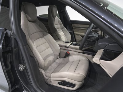 2025 Porsche TAYCAN thumbnail 19