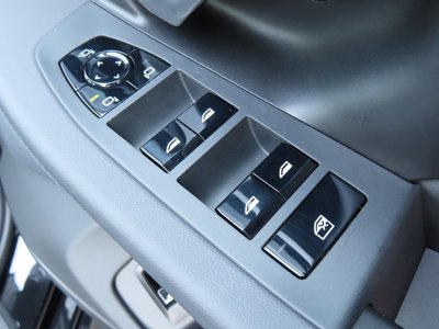 صورة مصغرة 30 لـ 2025 BMW 5 SERIES