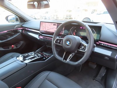 صورة مصغرة 23 لـ 2025 BMW 5 SERIES