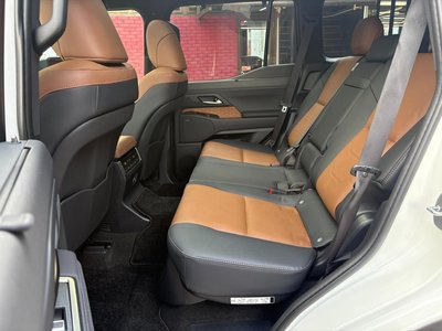 صورة 12 لـ 2025 Lexus GX