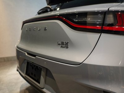 صورة 10 لـ 2024 Lexus LBX