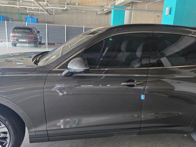 صورة 2 لـ 2024 Genesis GV70