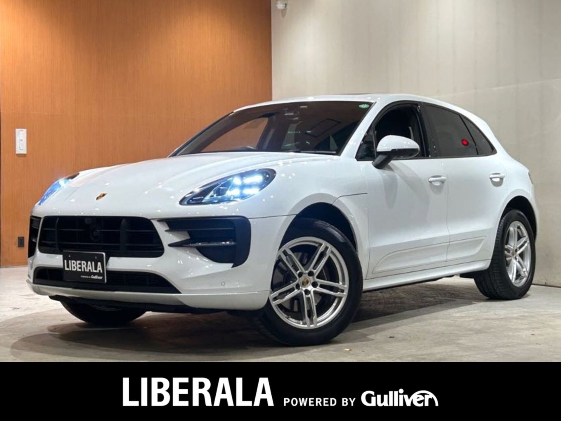 PORSCHE MACAN - View 1