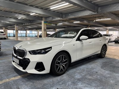BMW 5 SERIES (G60)