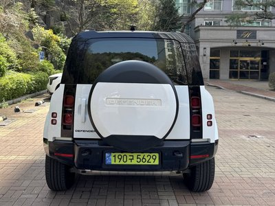 LAND ROVER DEFENDER - 8