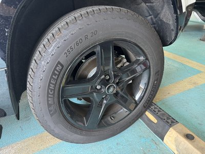 LAND ROVER DEFENDER - 10