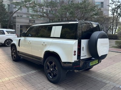 LAND ROVER DEFENDER - 7