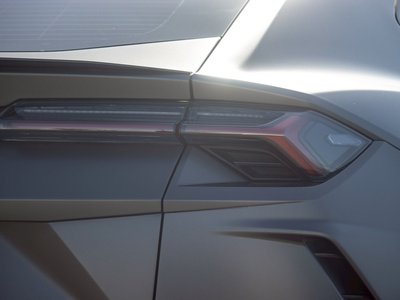 LAMBORGHINI URUS - 10