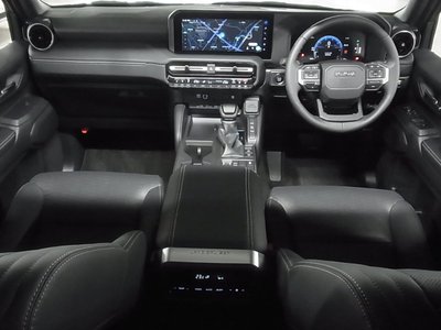 TOYOTA LAND CRUISER - 7