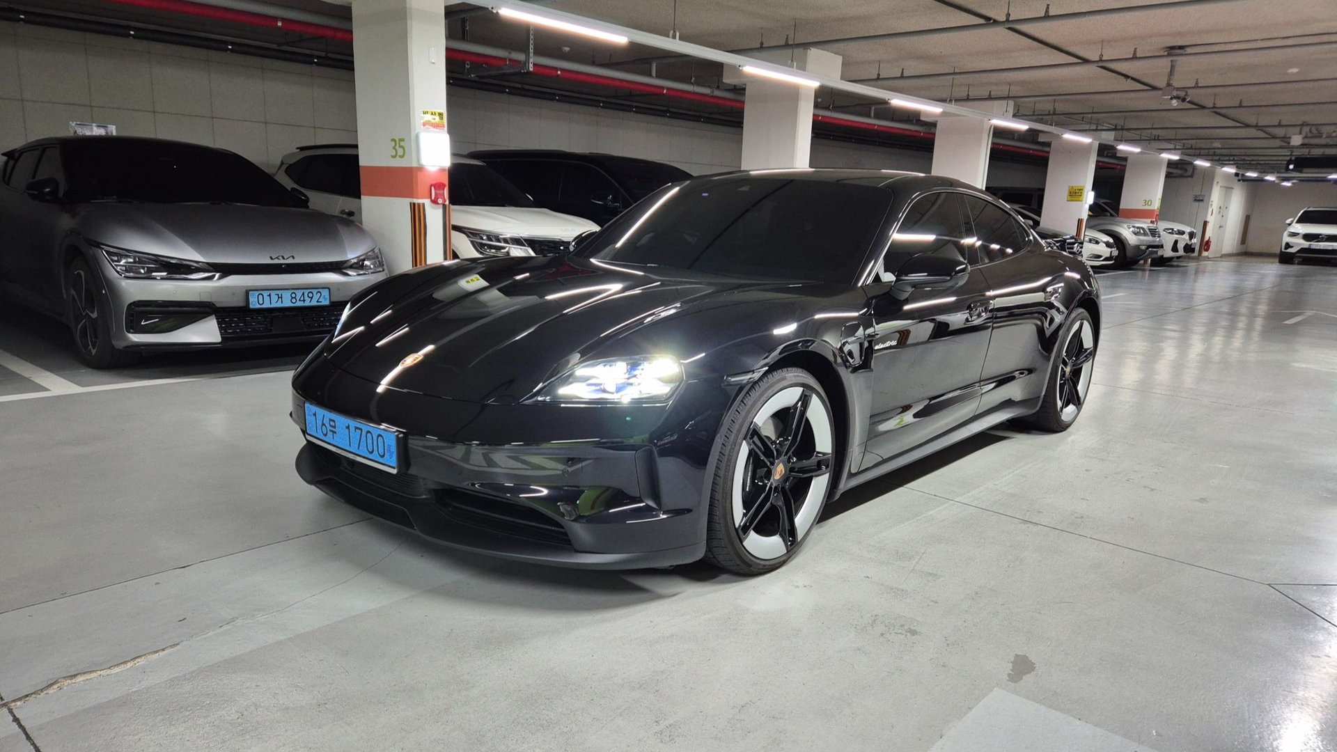 PORSCHE TAYCAN - View 1