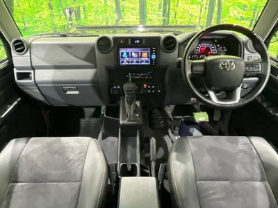 TOYOTA LAND CRUISER 70 - 2