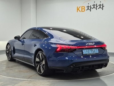 صورة 4 لـ 2022 AUDI E-TRON GT