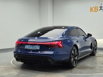 صورة 2 لـ 2022 AUDI E-TRON GT
