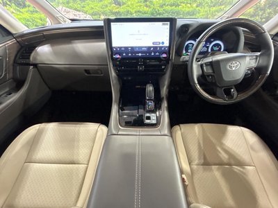 2025 Toyota ALPHARD — фото 2