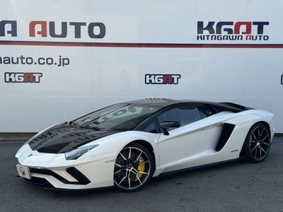 LAMBORGHINI AVENTADOR - 1