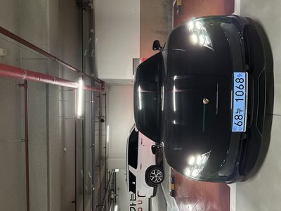 2024 Porsche TAYCAN photo 2