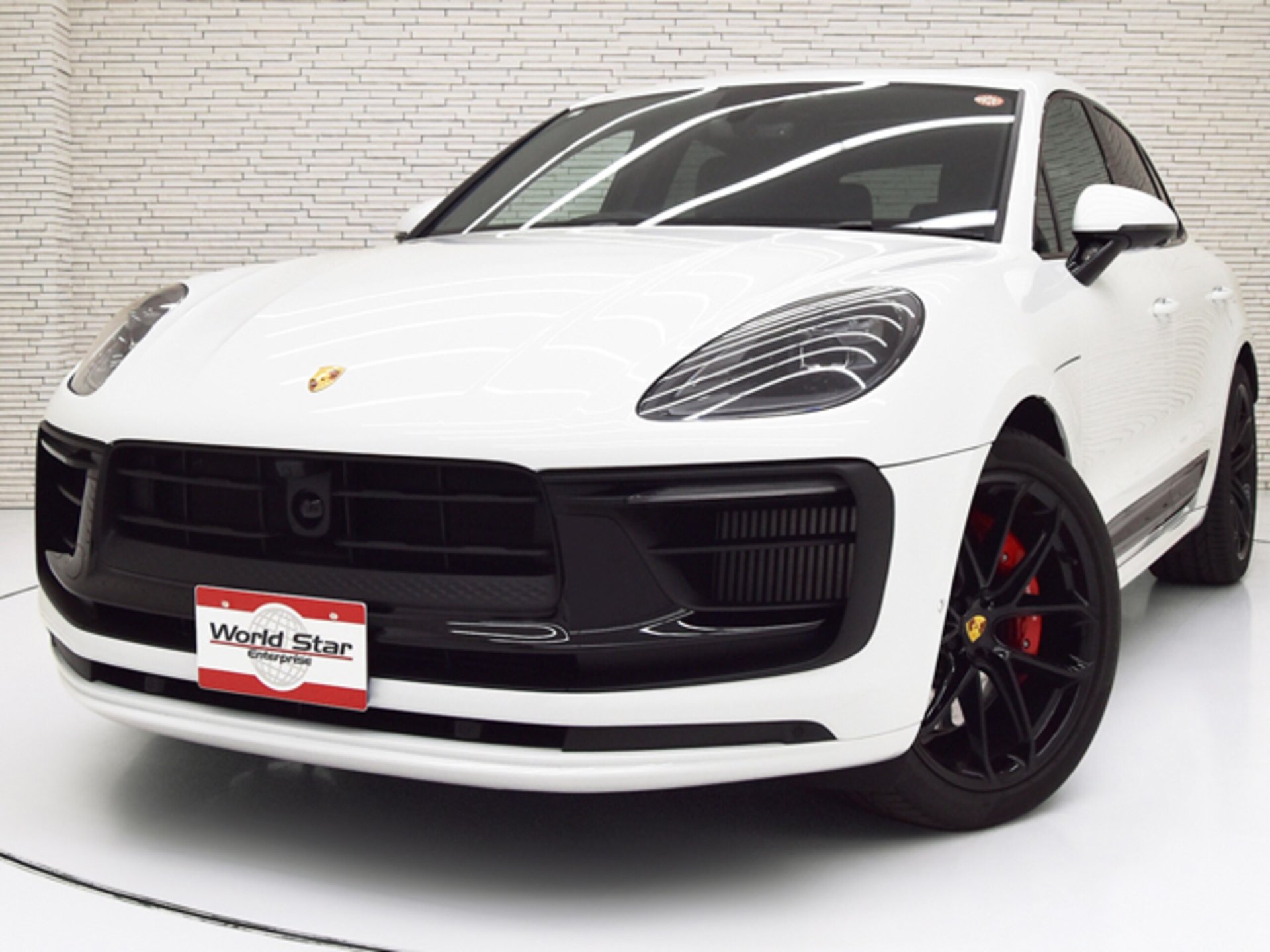 PORSCHE MACAN - View 1