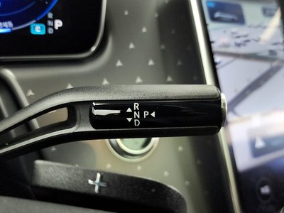 MERCEDES-BENZ EQE - 9