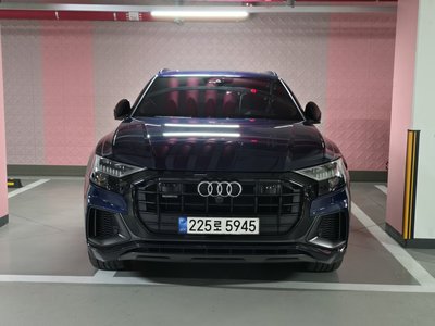 AUDI Q8 - 4
