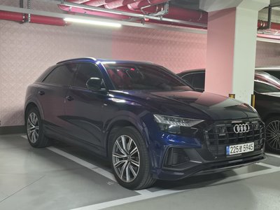 AUDI Q8 - 1