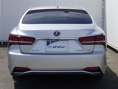 صورة 8 لـ 2018 Lexus LS