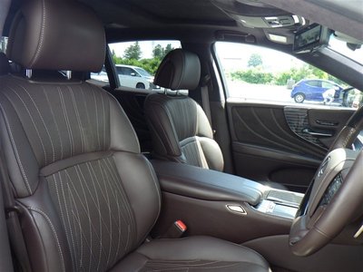 صورة 10 لـ 2018 Lexus LS