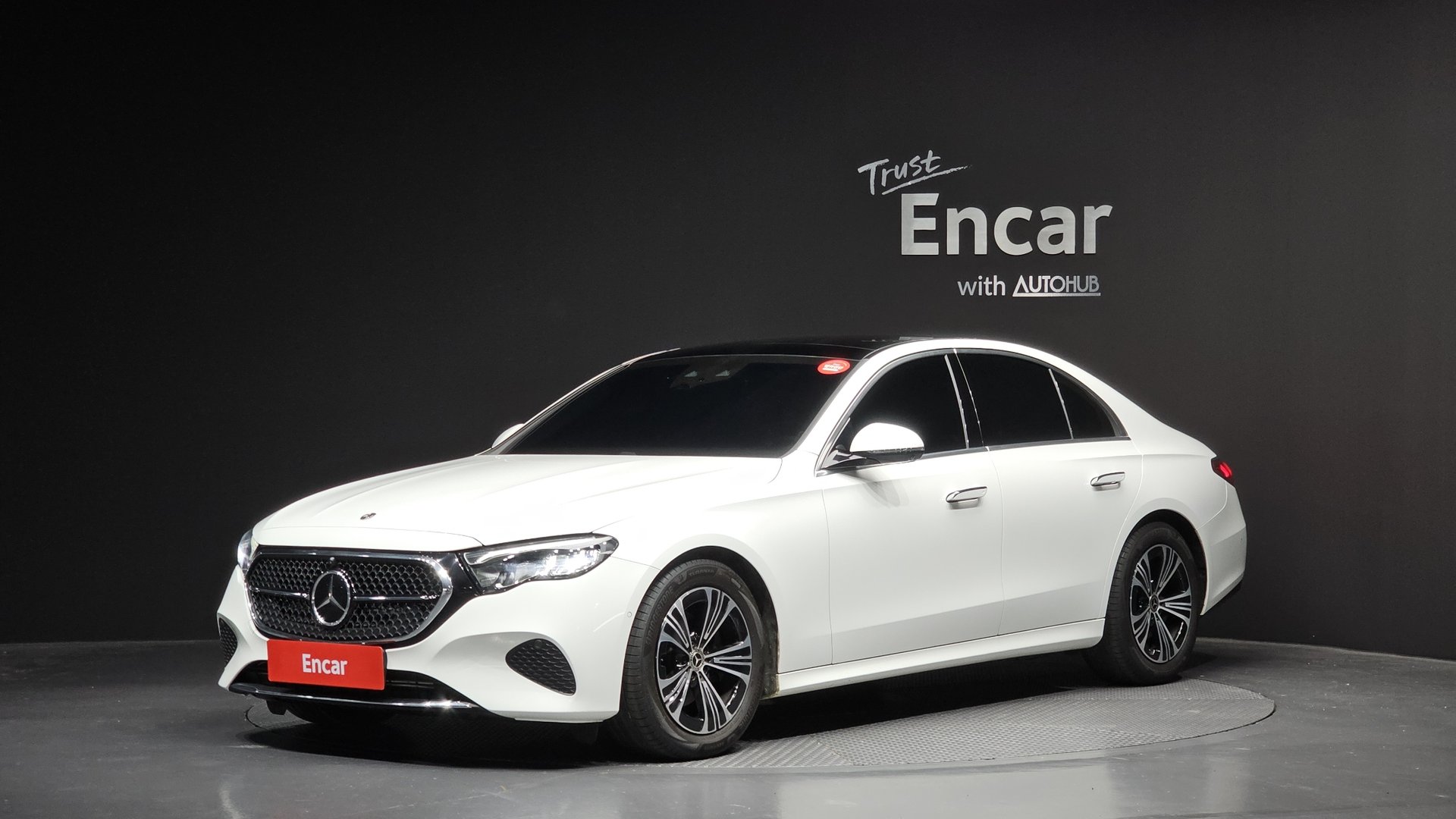 MERCEDES-BENZ E-CLASS - View 1