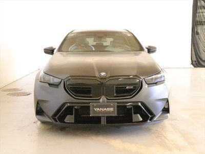 2025 BMW M5 TOURING photo 2