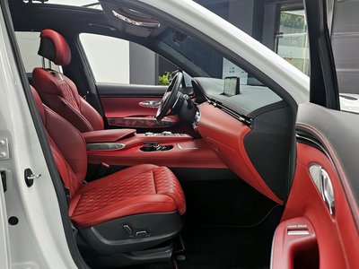 2023 GENESIS GV70 photo 10