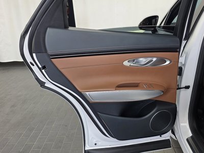 2023 Genesis GV70 thumbnail 15