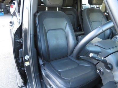 LAND ROVER DEFENDER - 8
