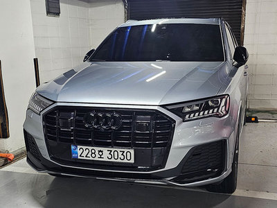 AUDI Q7 - 1