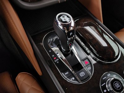 2017 Bentley BENTAYGA photo 9