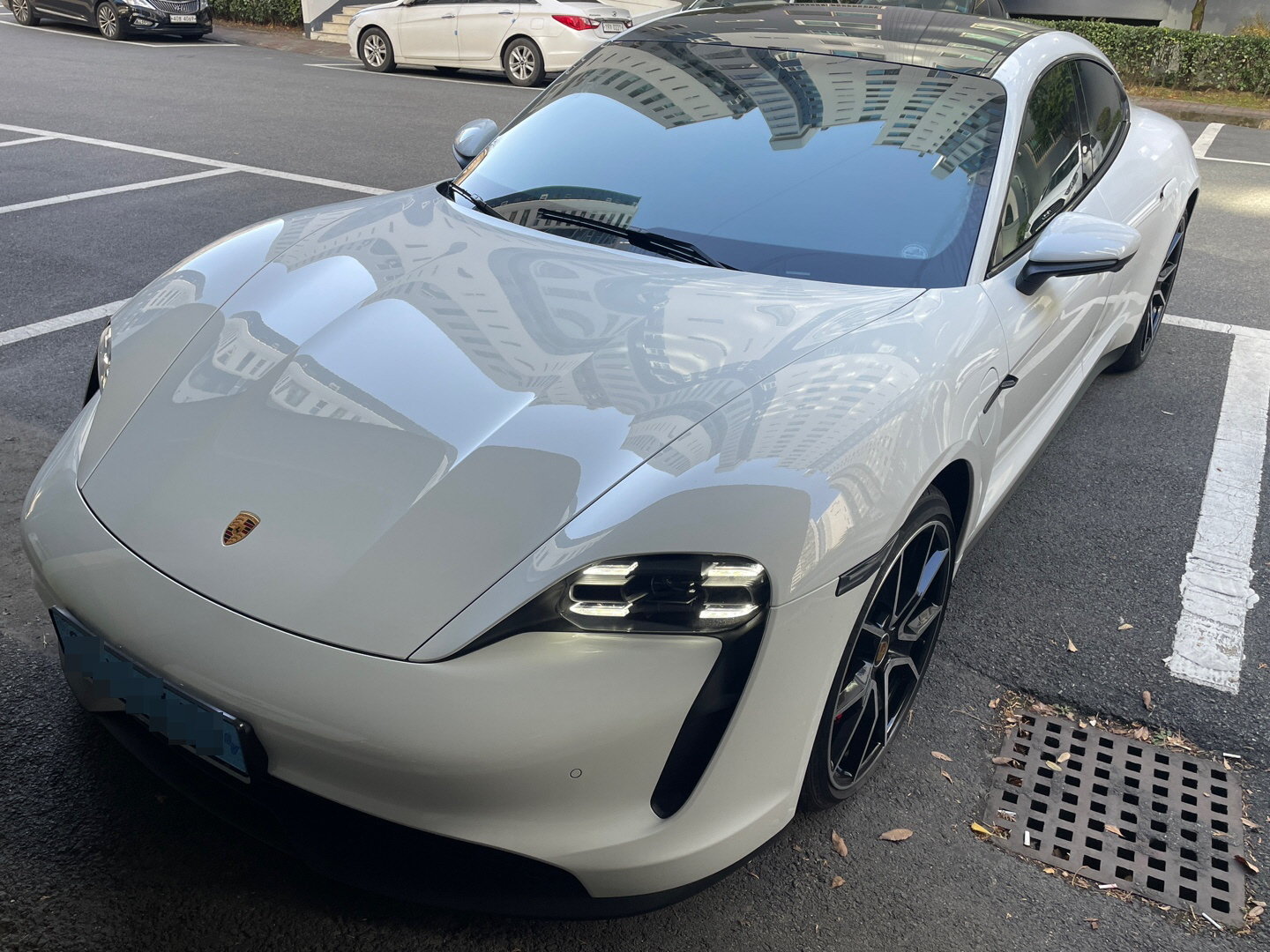 PORSCHE TAYCAN - View 1