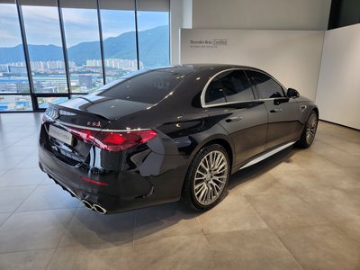 2025 Mercedes-BENZ E-CLASS photo 3