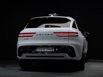 صورة 4 لـ 2021 Genesis GV70
