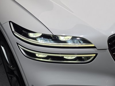 صورة 9 لـ 2021 Genesis GV70