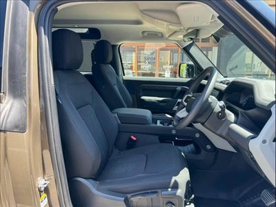LAND ROVER DEFENDER - 6